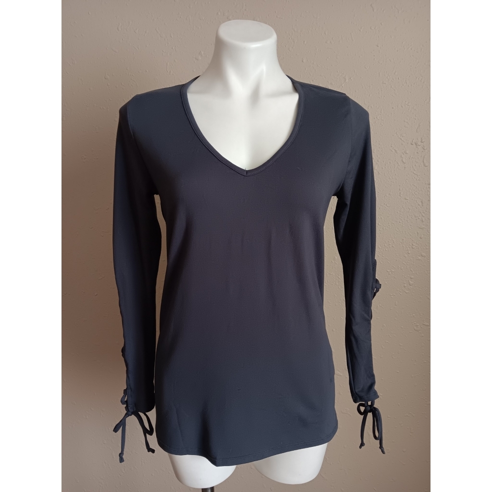 Wanderlux Gray V-neck Long Sleeve
